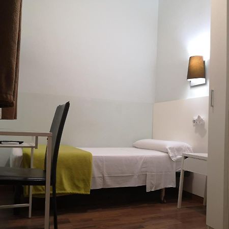 Hostal Lesseps Barcelona Buitenkant foto