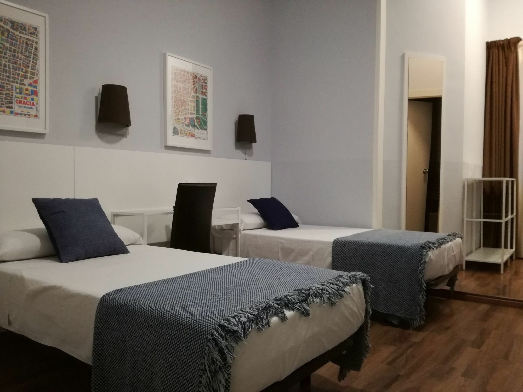 Hostal Lesseps Barcelona Buitenkant foto