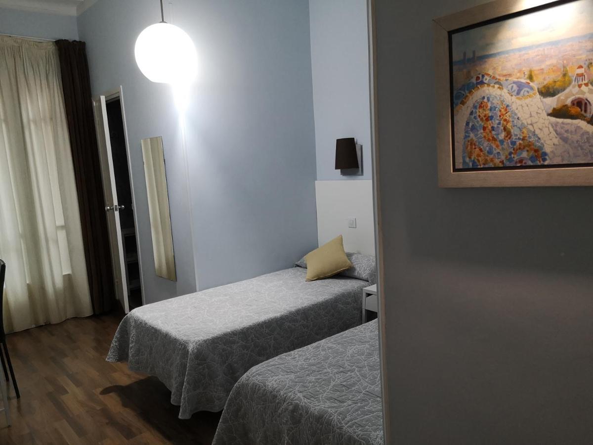 Hostal Lesseps Barcelona Buitenkant foto